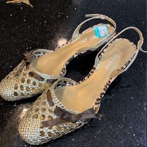 Hype kitten heel sling back like new size 10